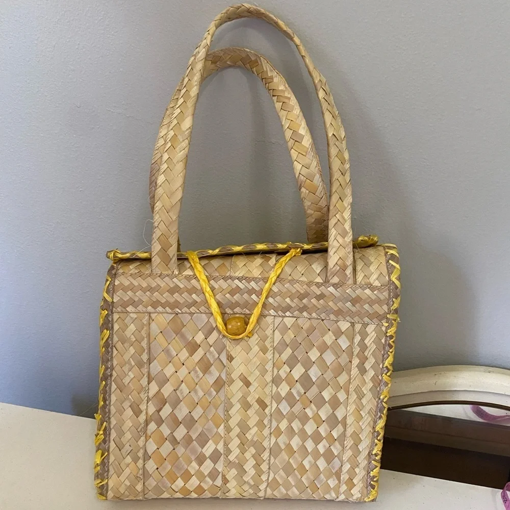 Straw Purse - Picture 10 of 11